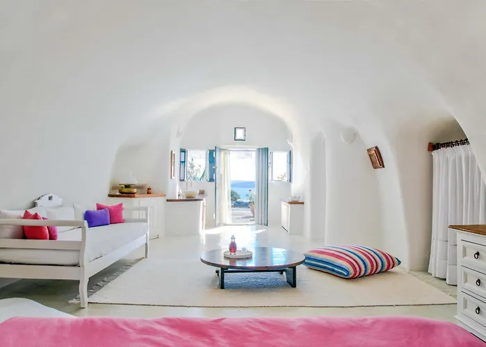 Perivolas Hotel